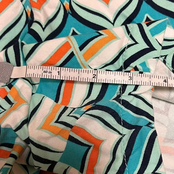 🌻Crown & Ivy Women’s Geometric Print Shorts - Size 4P - VGUC - Picture 9 of 9